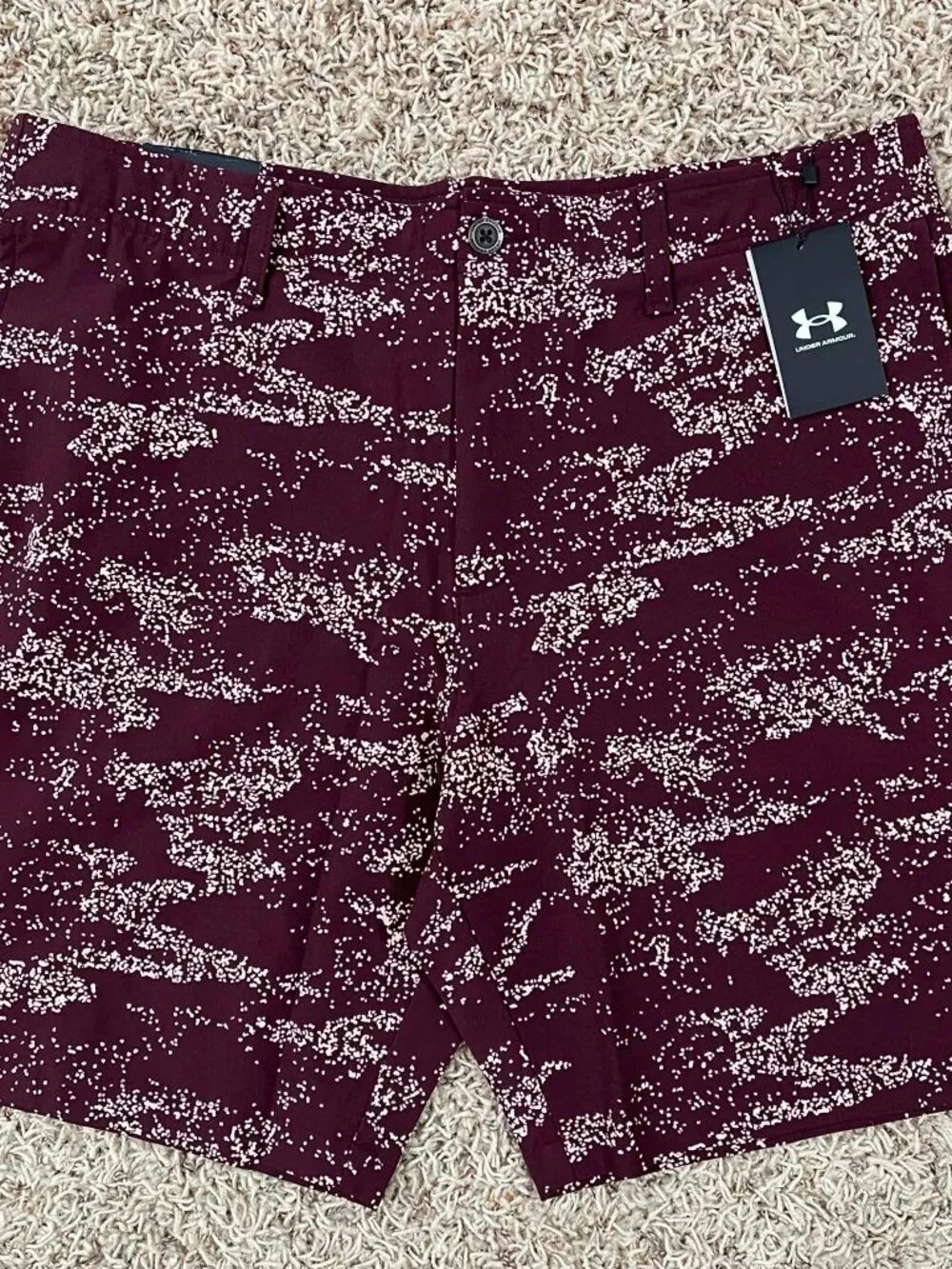 Under Armour Men’s Golf Printed Athletic Shorts Burgundy, Size 38 (New)
